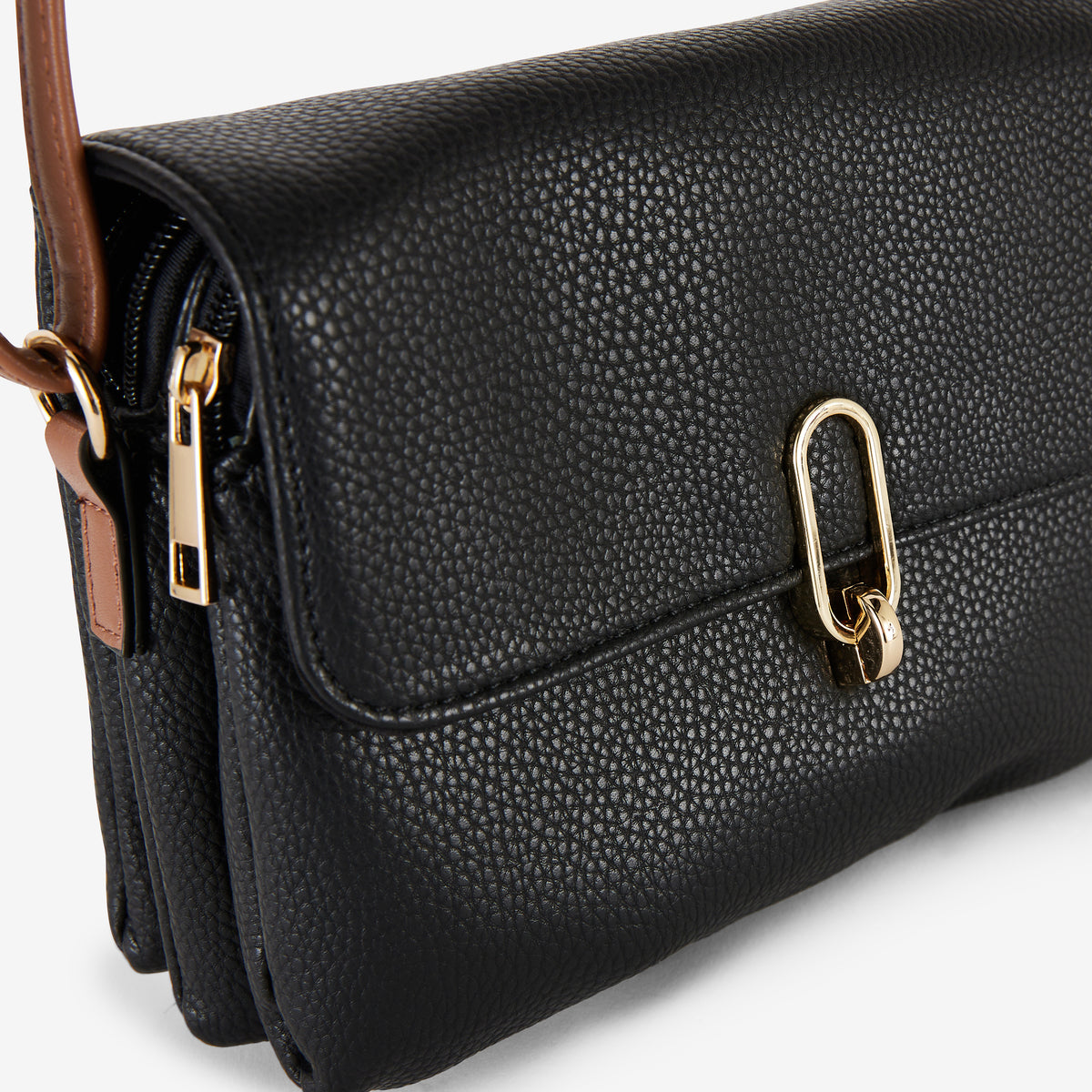Pochette noire effet grainé