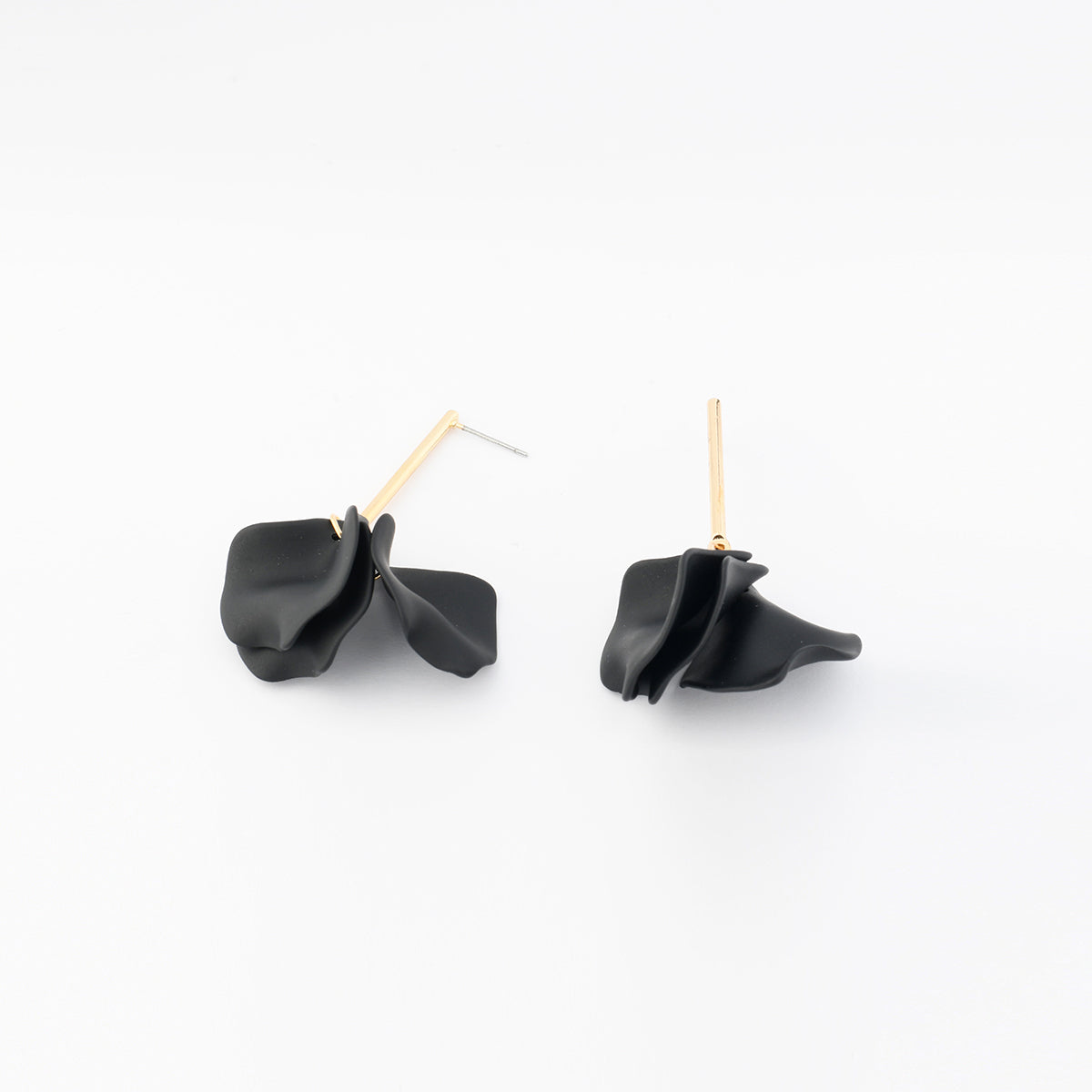 Boucles d'oreilles pendantes pétales noirs