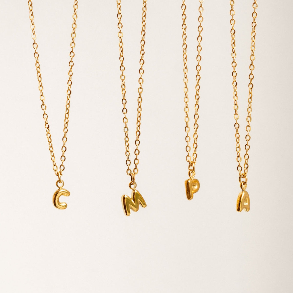 Collier pendentif lettre A acier inoxydable
